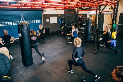 vrouwen doen fitness in het krachthonk in Utrecht centrum